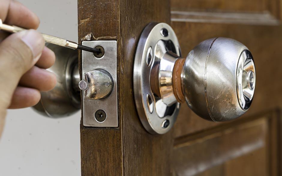 changer serrure porte pvc Magny-le-Hongre